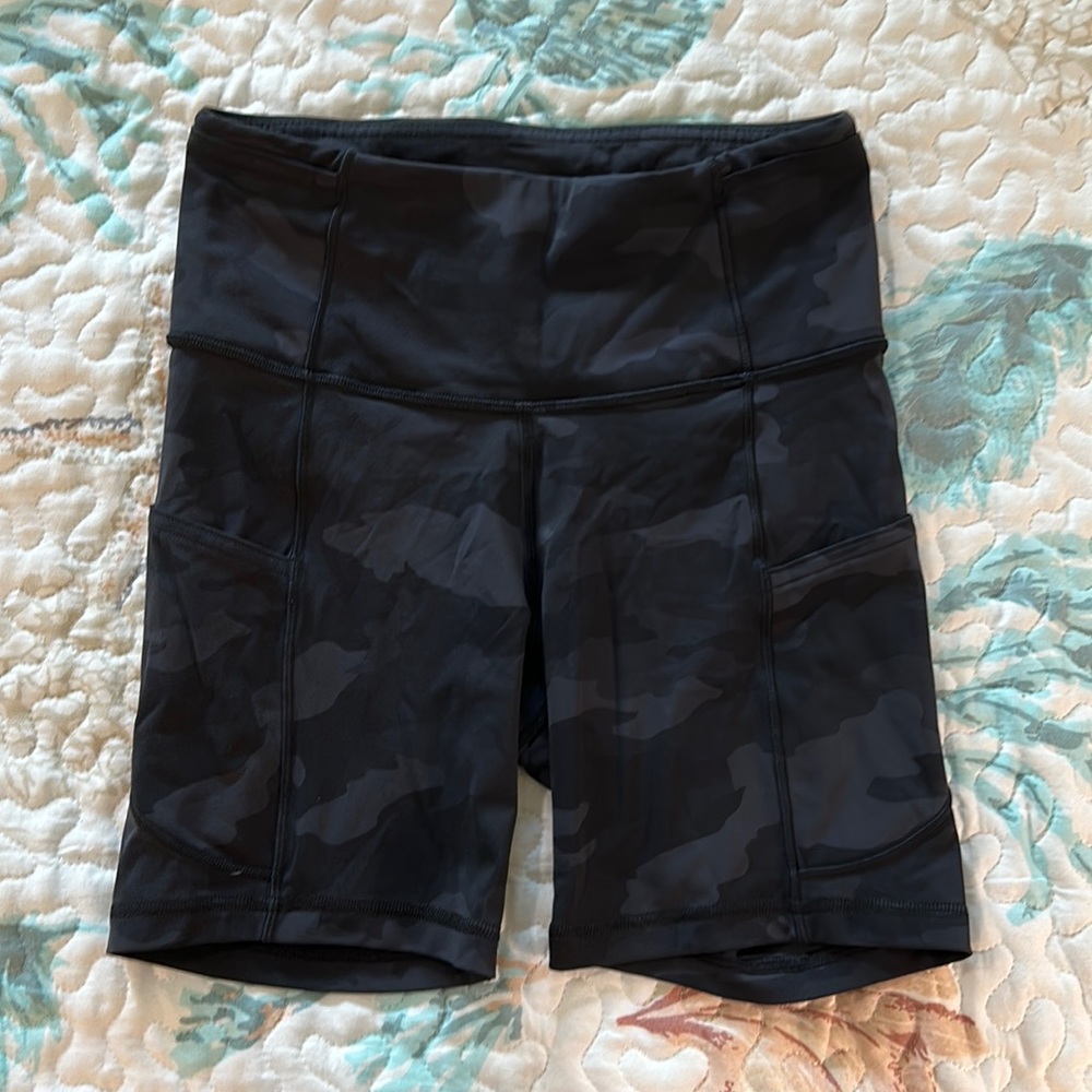 Lululemon fitted black camo print  shorts.